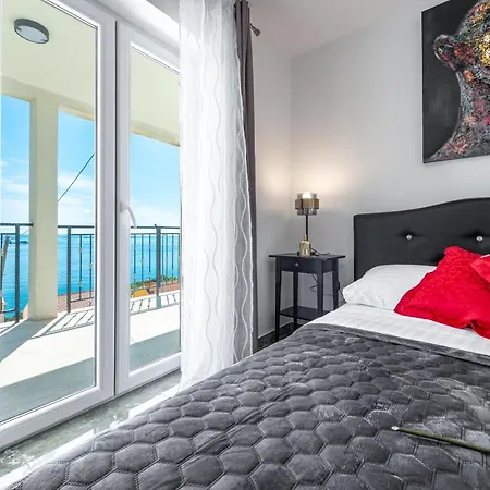 Golden Seaview Holiday Home Mlini Exterior photo