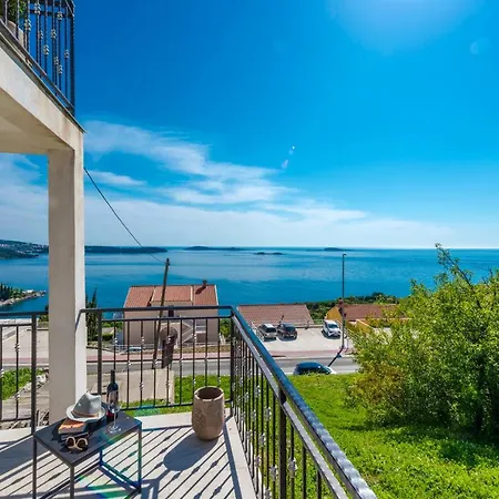 Golden Seaview Holiday Home Mlini Exterior photo