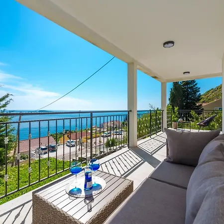 Golden Seaview Holiday Home Mlini Exterior photo