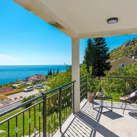 Golden Seaview Holiday Home Mlini Exterior photo
