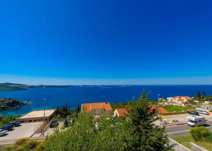 Golden Seaview Holiday Home